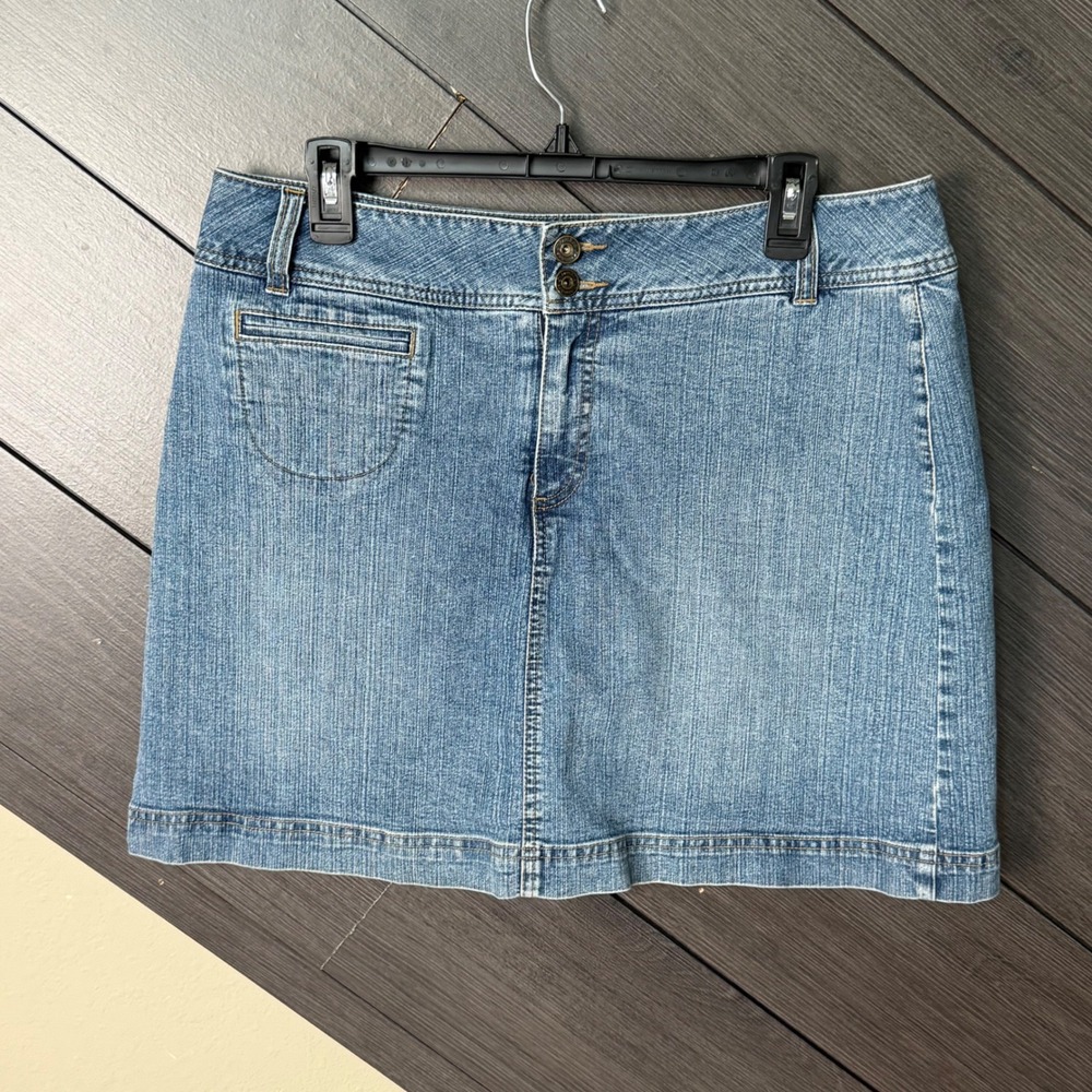 St. John's Bay Women's Denim Skort Blue Stretch Size 16 NWOT Minimalist Casual